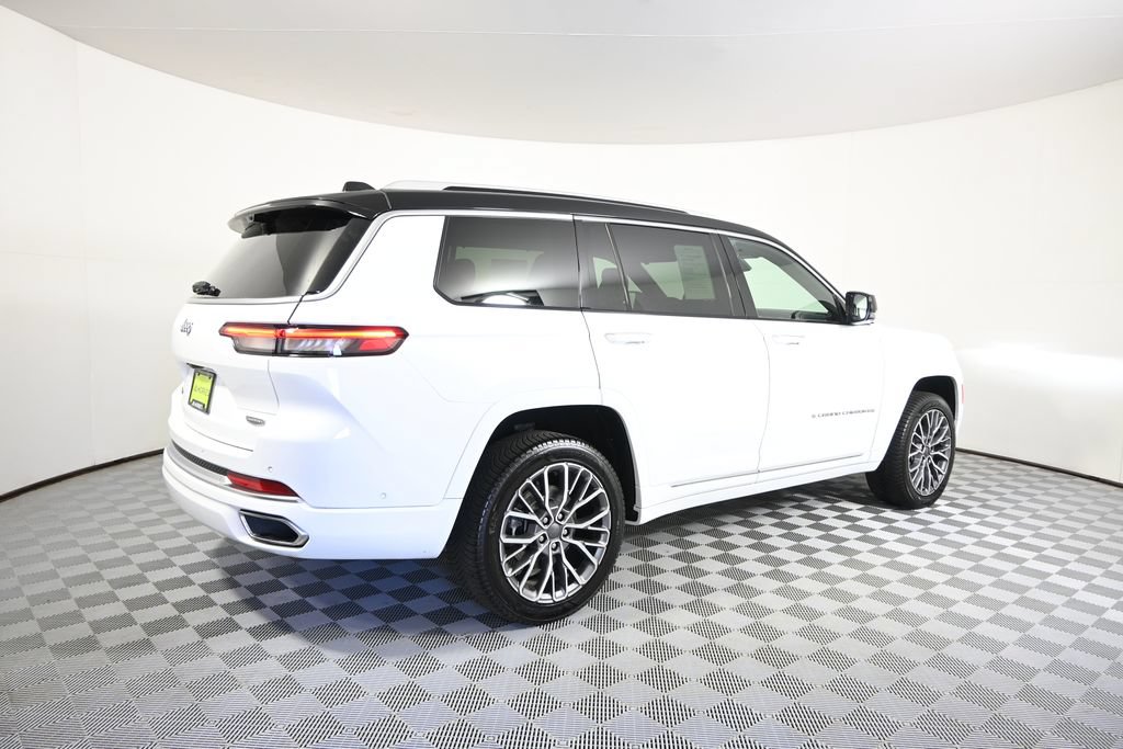 Used 2023 Jeep Grand Cherokee L Summit AWD/4WD image 6