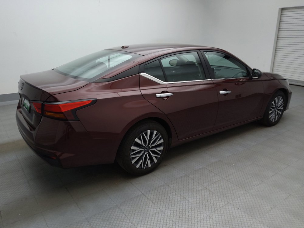 Used 2025 Nissan Altima 2.5 SV FWD image 10