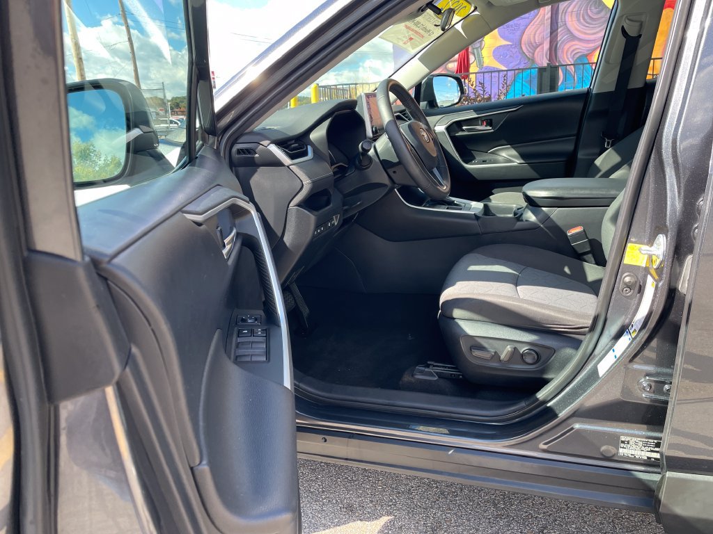 Used 2020 Toyota RAV4 XLE w/ Convenience Package AWD/4WD image 10