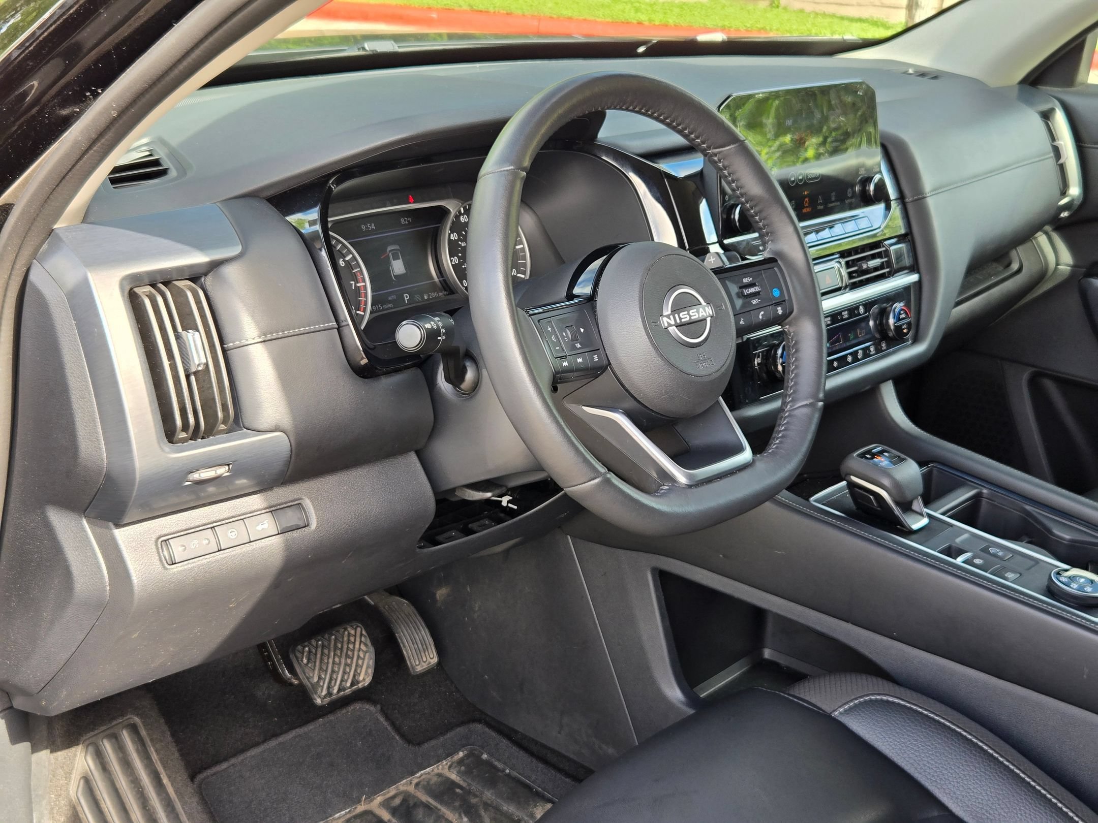 Used 2025 Nissan Pathfinder SL AWD/4WD image 12