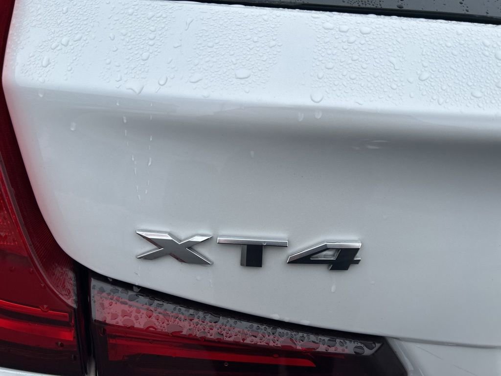 Used 2023 Cadillac XT4 Luxury w/ Cold Weather Package image 10