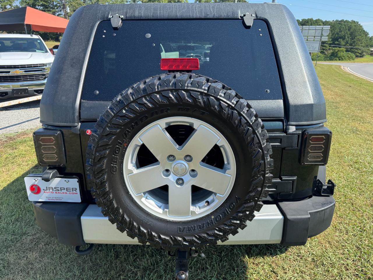 Used 2012 Jeep Wrangler Unlimited Sahara AWD/4WD image 19