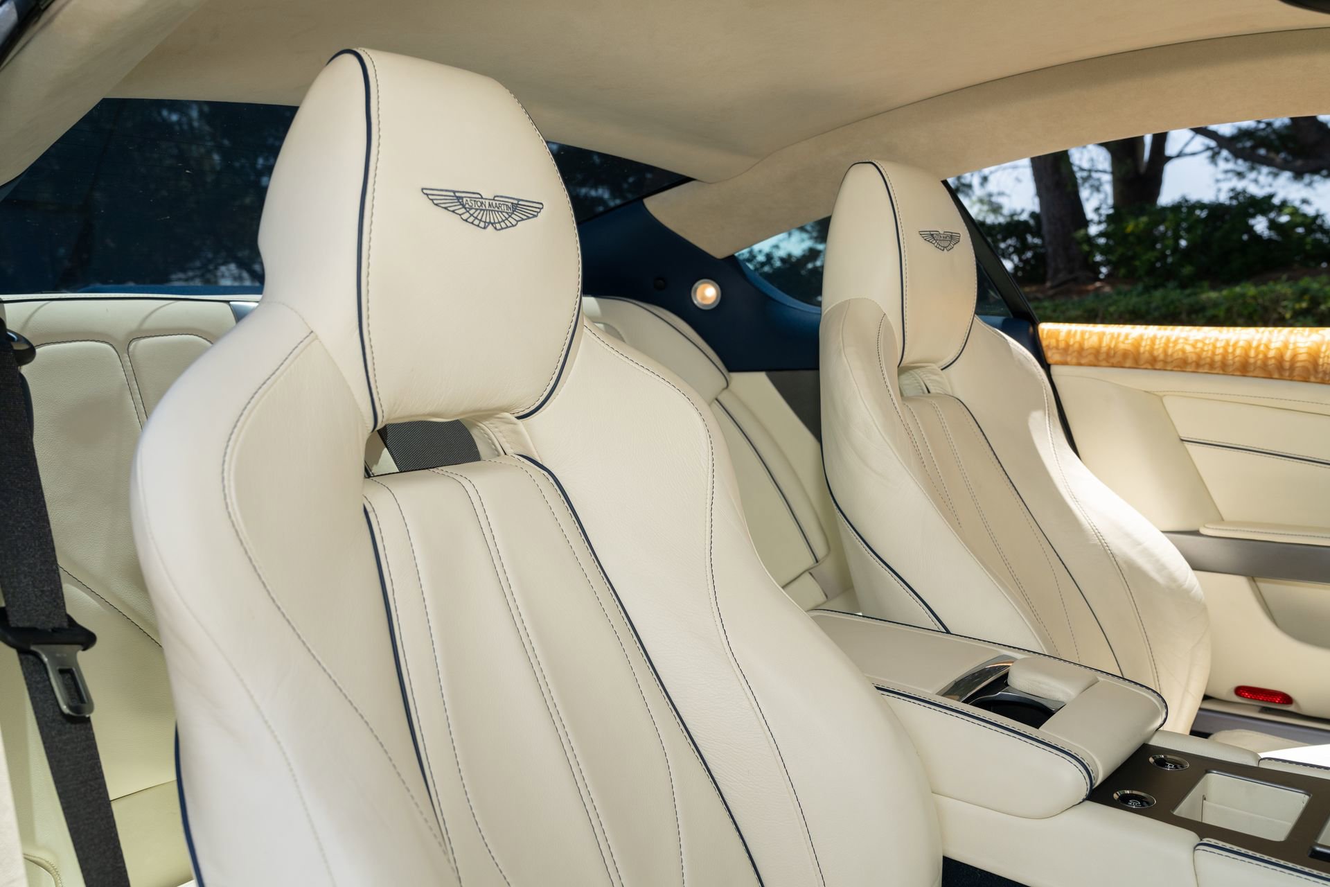 Used 2012 Aston Martin Virage Coupe RWD image 17