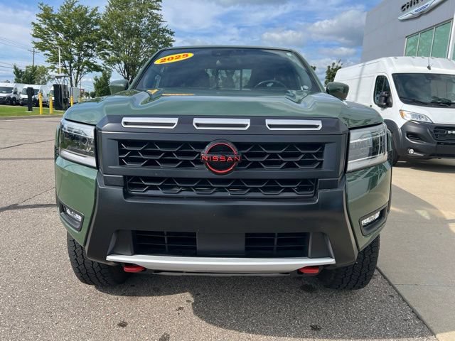 Used 2025 Nissan Frontier PRO-4X AWD/4WD image 2