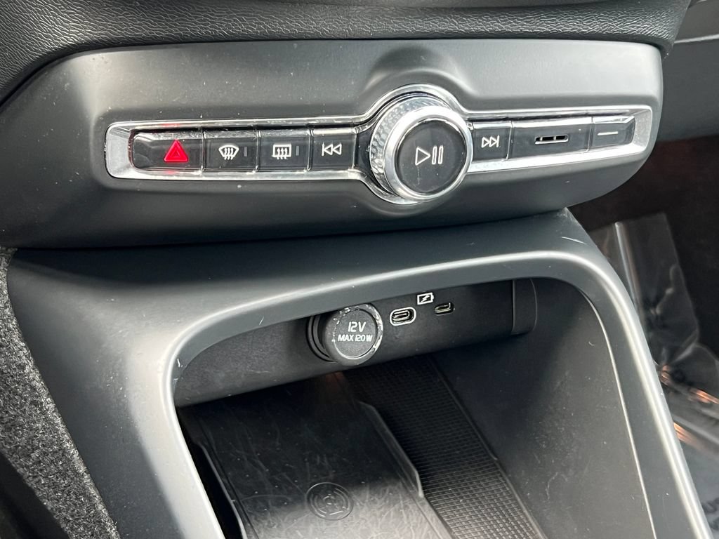 Used 2023 Volvo XC40 Recharge Ultimate AWD/4WD image 32