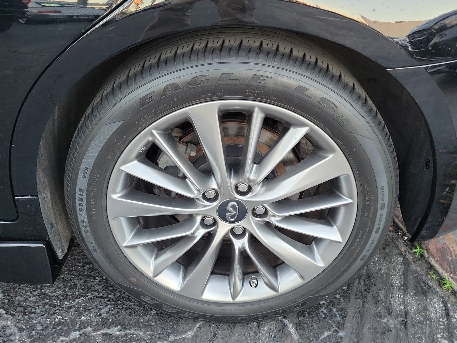 Used 2018 INFINITI Q50 Luxe w/ Essential Package (3.0T Luxe) RWD image 9