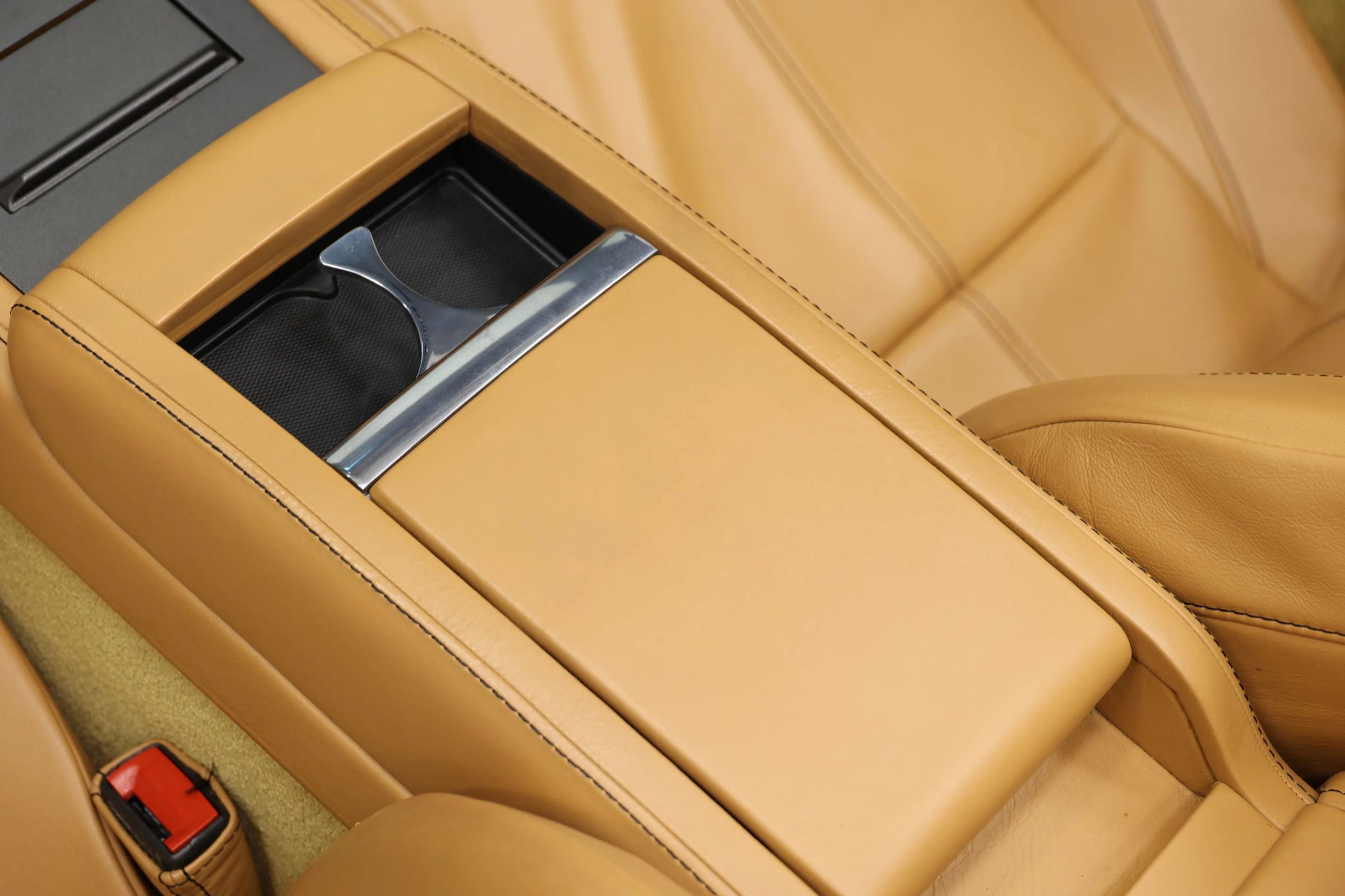 Used 2012 Aston Martin V8 Vantage Roadster image 44