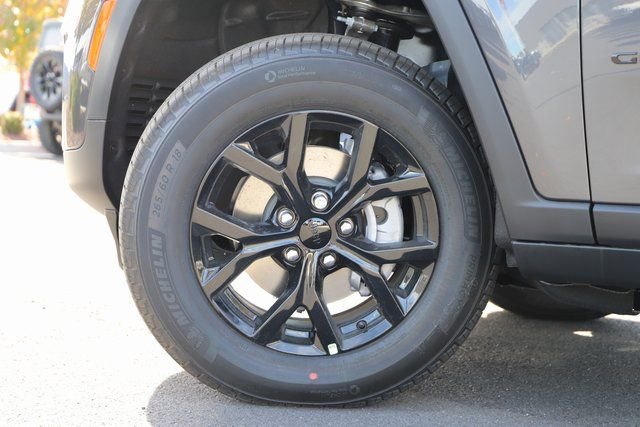New 2025 Jeep Grand Cherokee Altitude AWD/4WD image 2