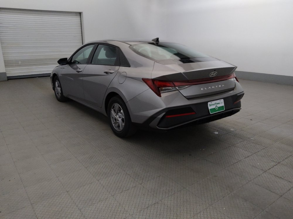 Used 2025 Hyundai Elantra SE w/ Cargo Package FWD image 5