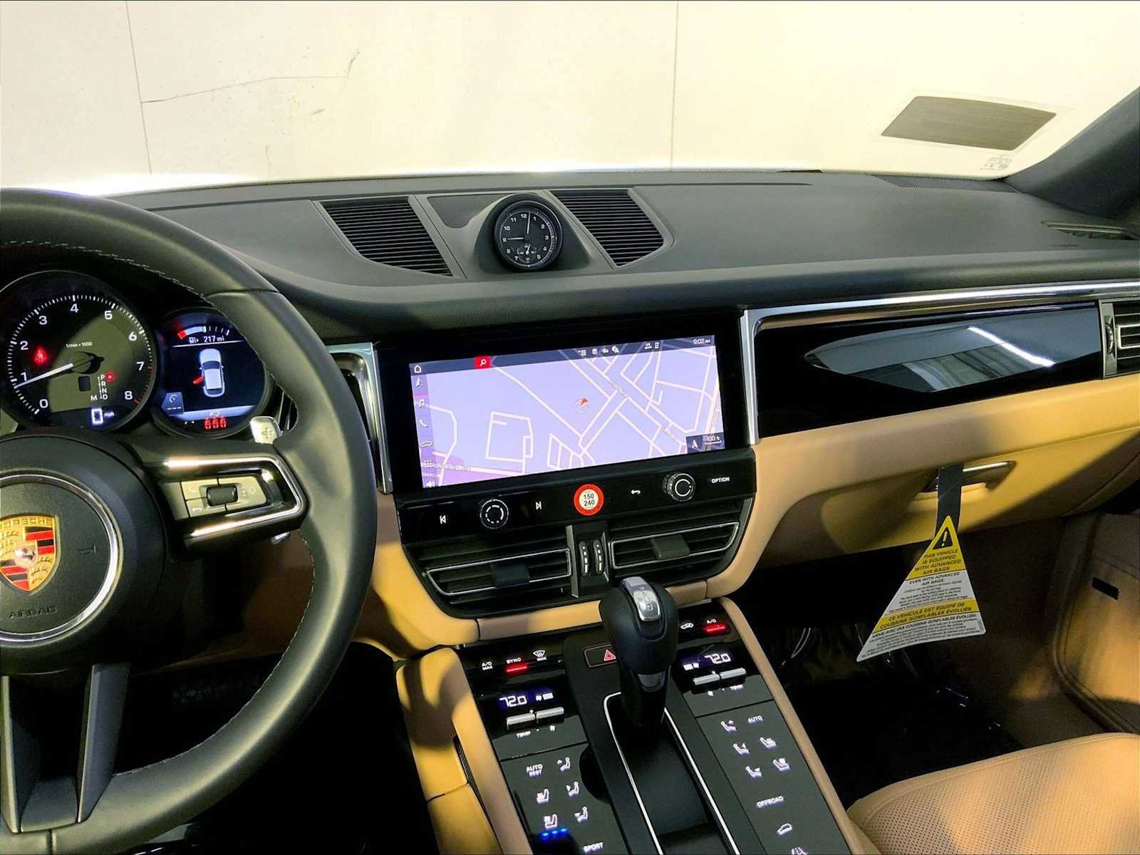 Certified 2026 Porsche Macan AWD/4WD image 16