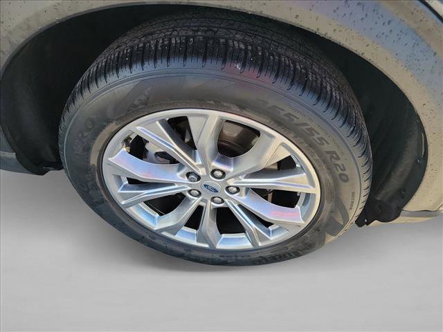 Used 2022 Ford Explorer XLT w/ Equipment Group 202A image 10