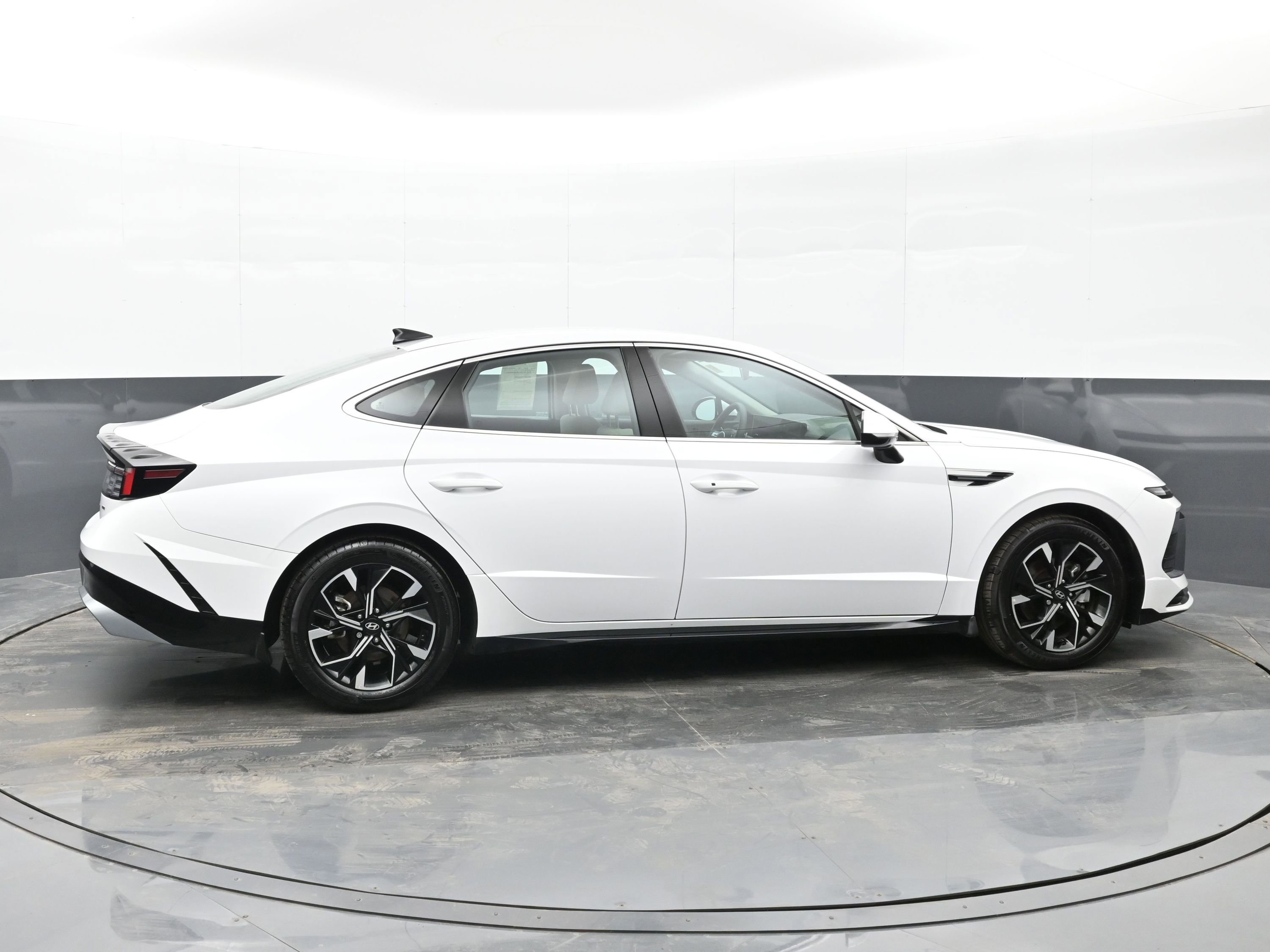 Certified 2025 Hyundai Sonata SEL image 9