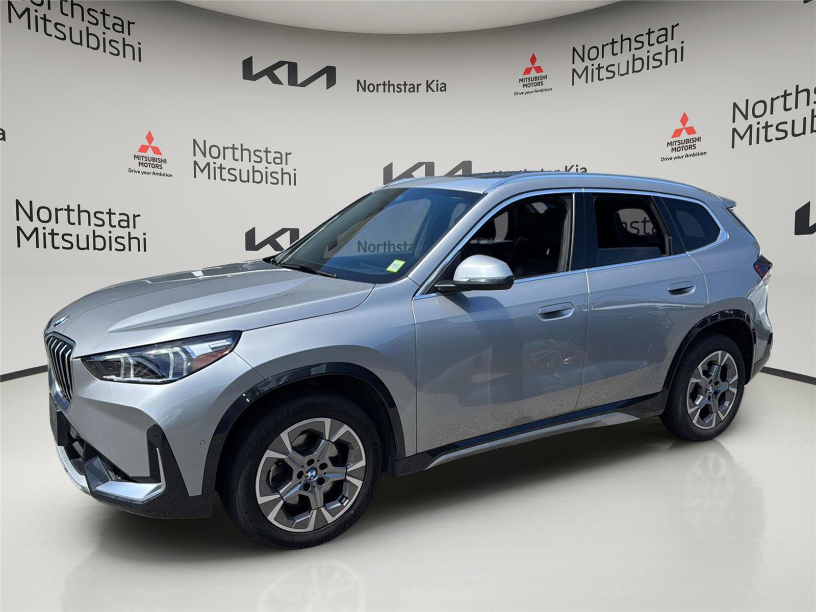 Used 2025 BMW X1 xDrive28i AWD/4WD image 1