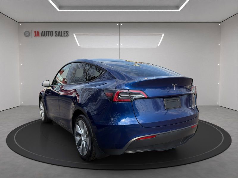 Used 2023 Tesla Model Y Long Range image 3
