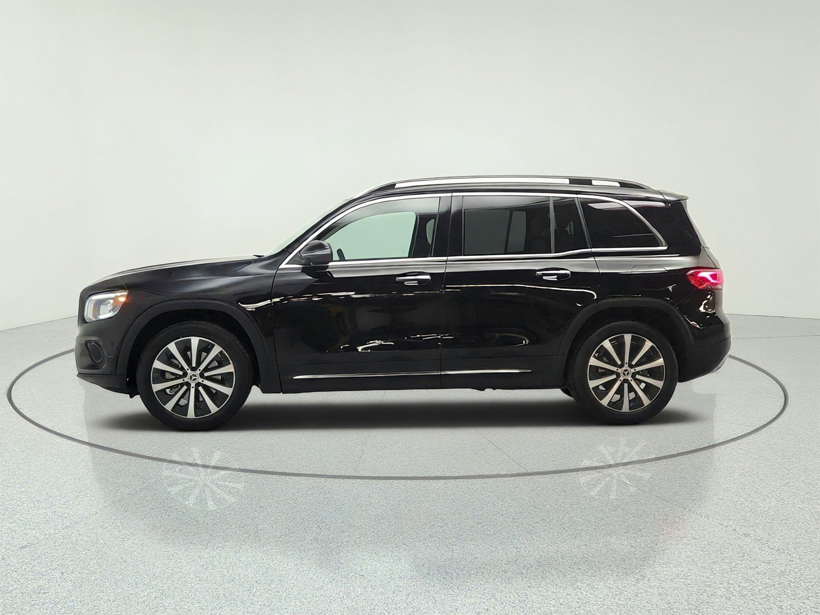 Used 2023 Mercedes-Benz GLB 250 image 8