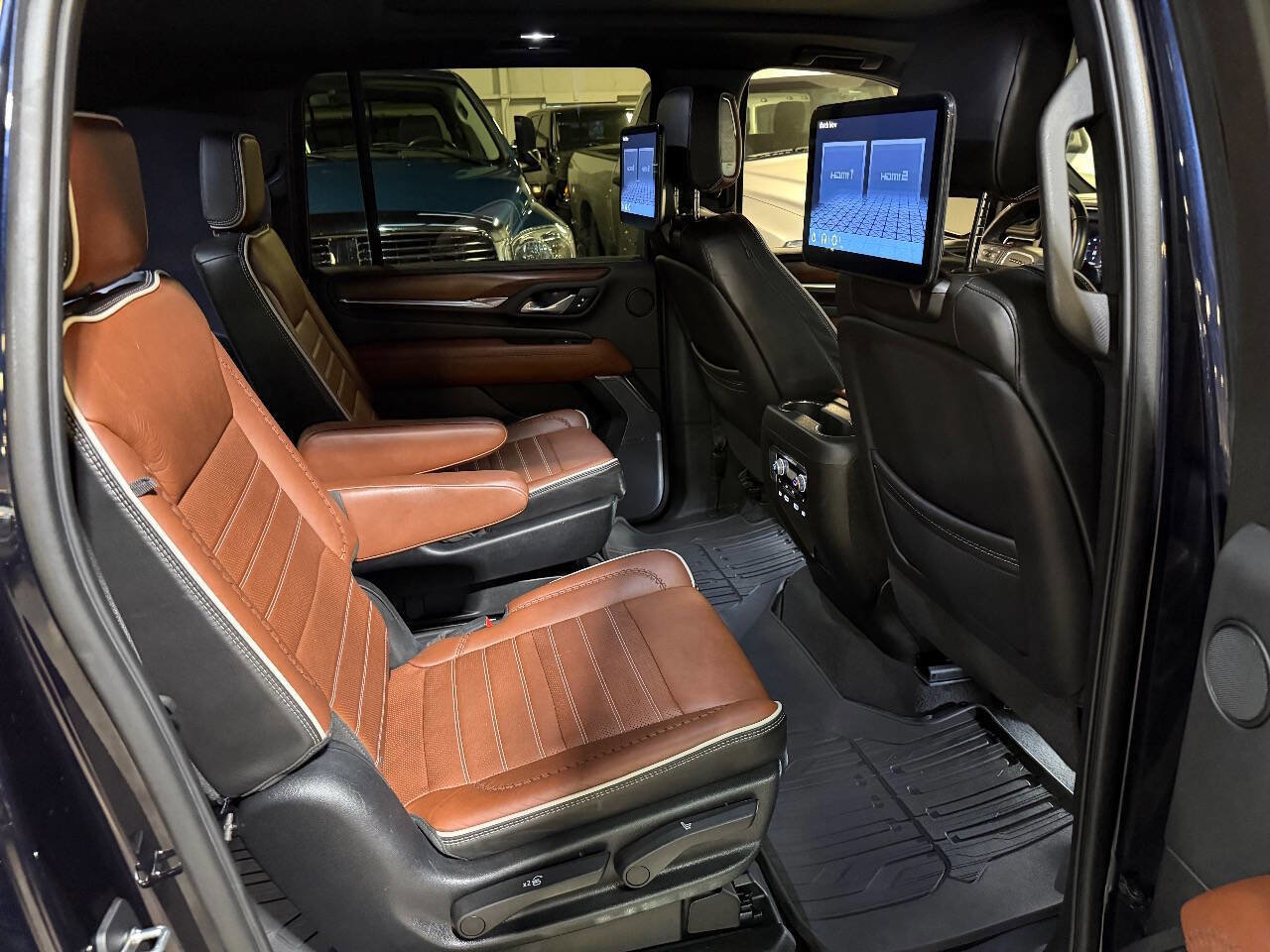 Used 2023 GMC Yukon XL Denali Ultimate image 15