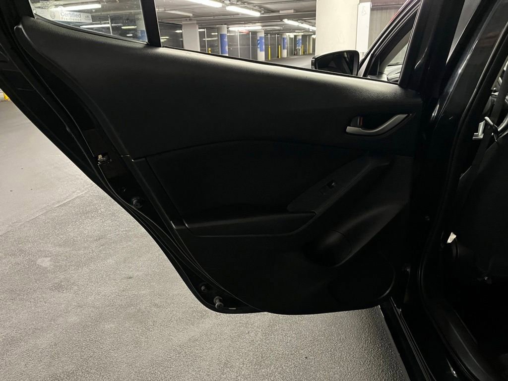 Used 2014 MAZDA MAZDA3 i Touring w/ Technology Package FWD image 18