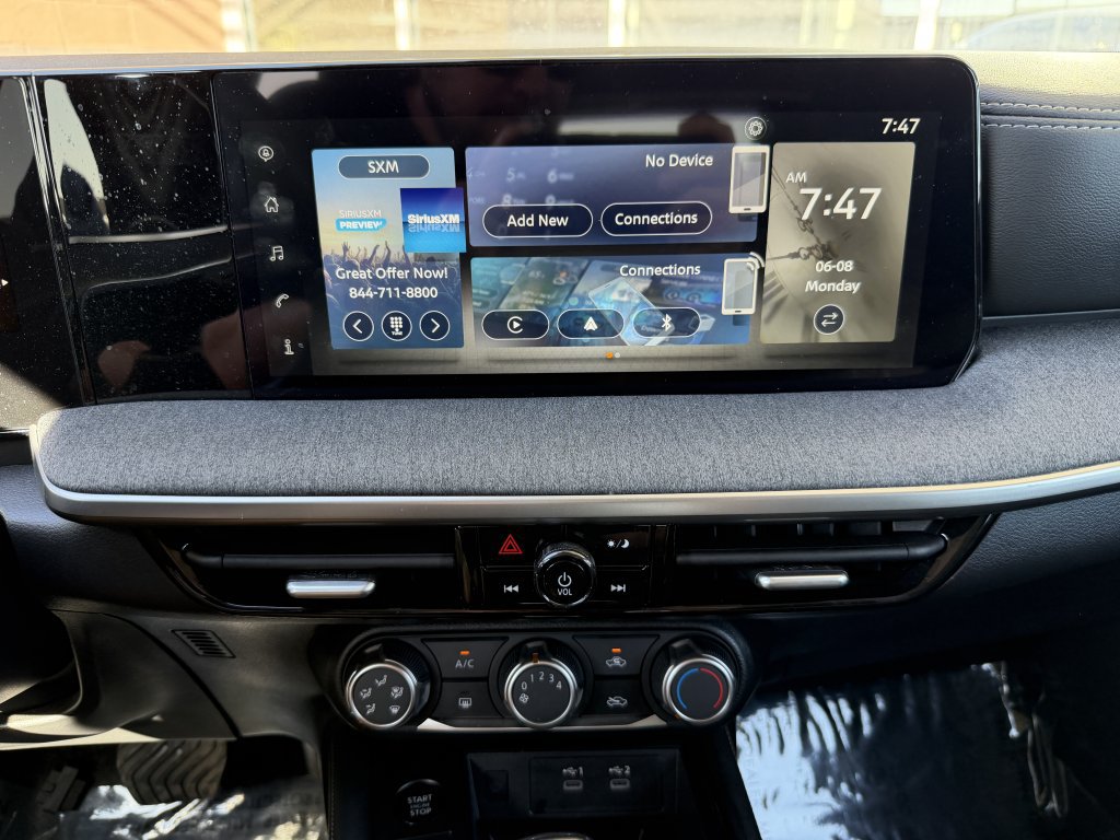 Used 2025 Nissan Kicks SV AWD/4WD image 17