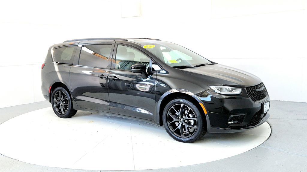 Used 2023 Chrysler Pacifica Limited w/ Uconnect Theater Family Group AWD/4WD image 7