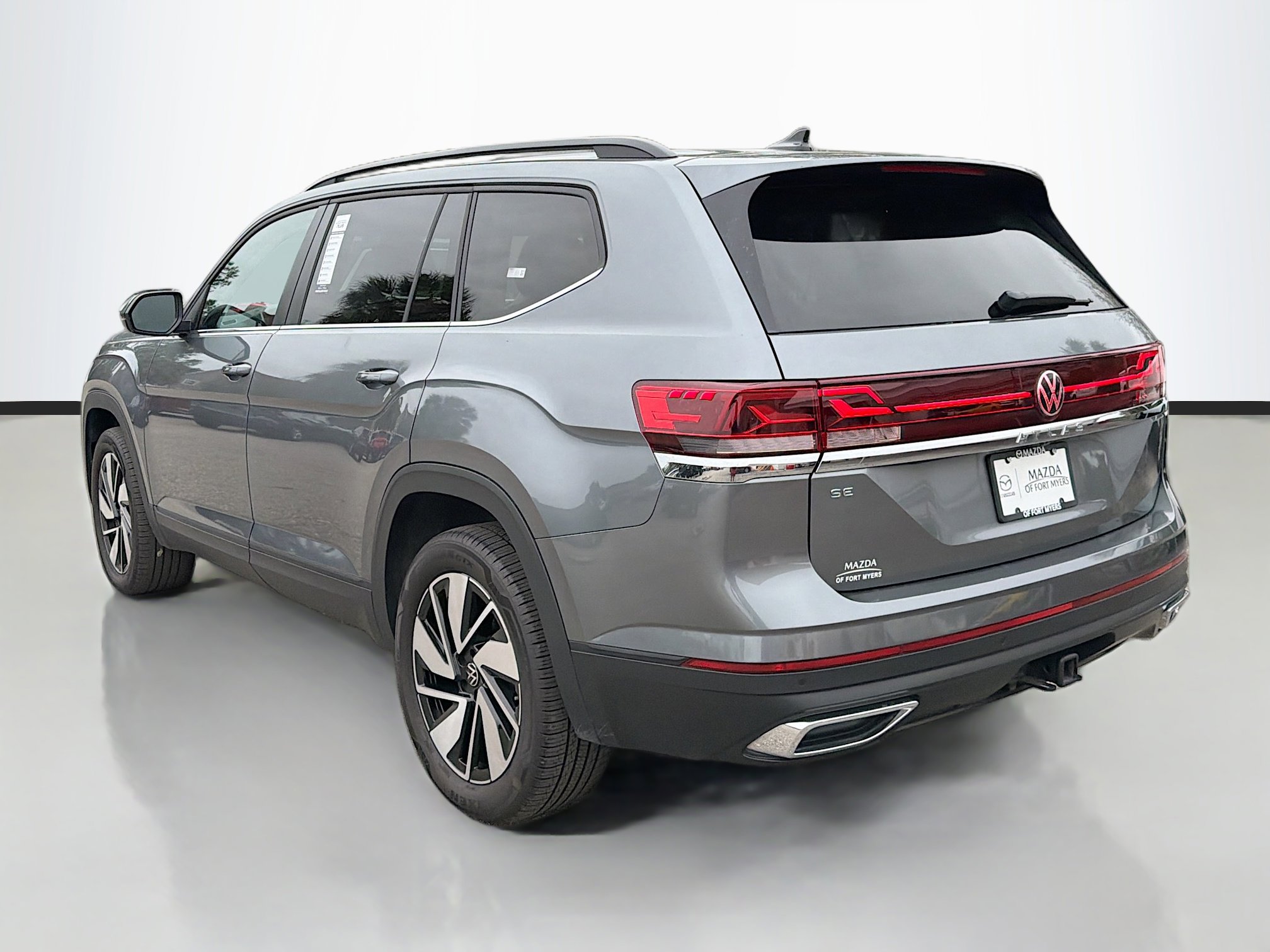 Used 2025 Volkswagen Atlas SE image 5