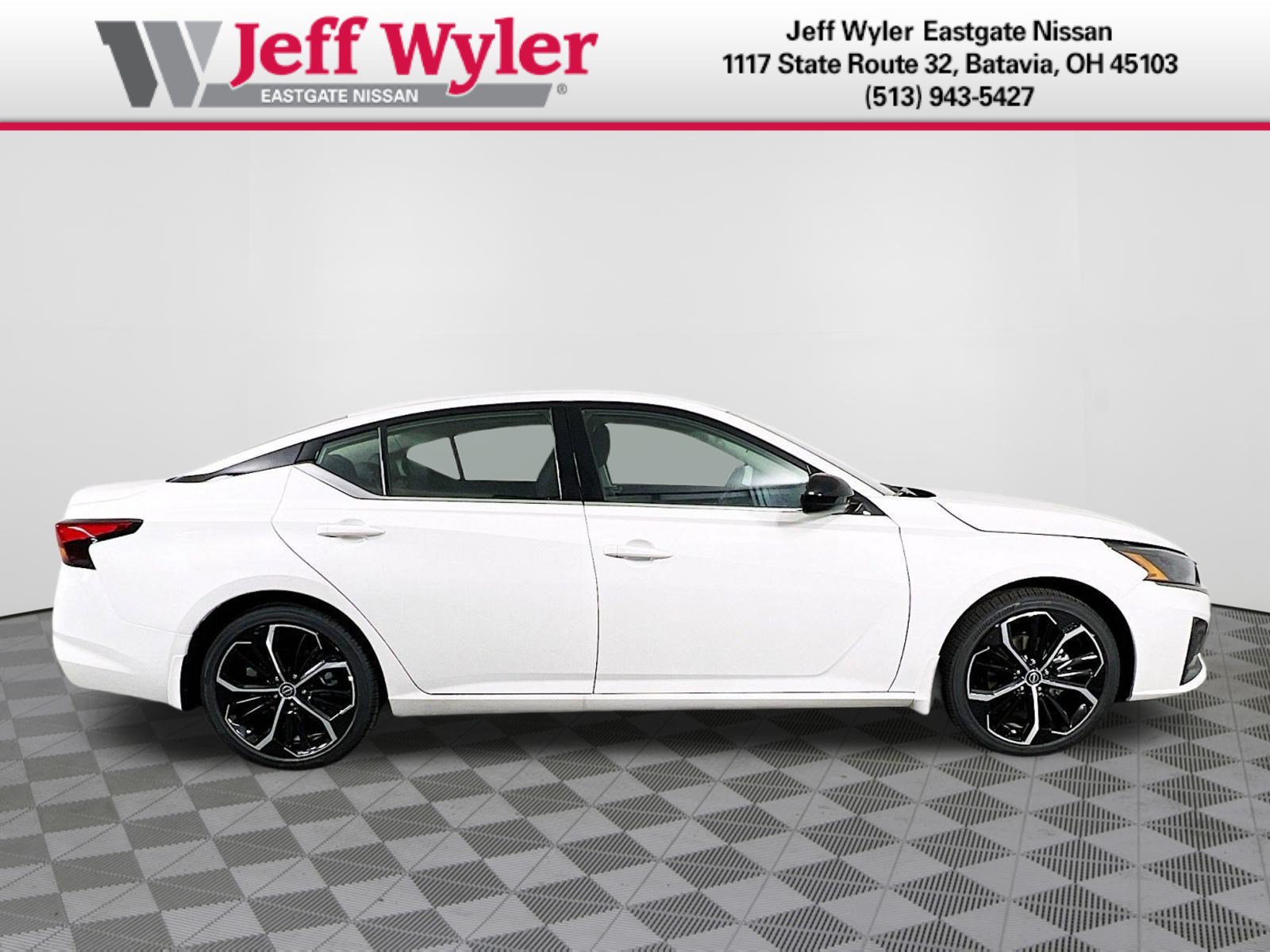 New 2025 Nissan Altima 2.5 SR FWD image 30