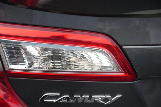 Used 2012 Toyota Camry SE FWD image 16