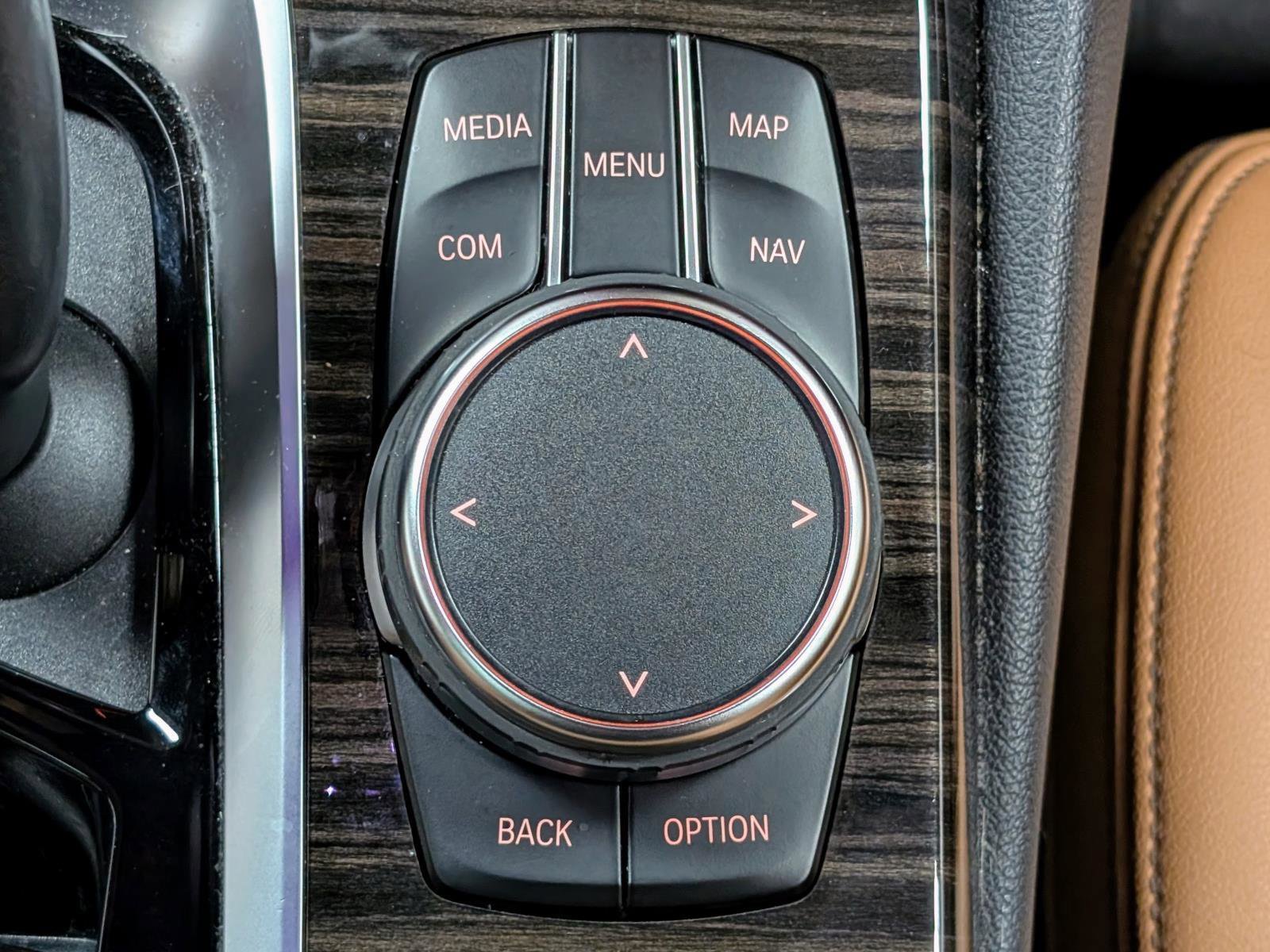 Used 2023 BMW 530e w/ Convenience Package image 27