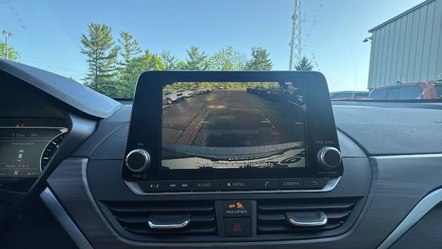 Used 2025 Nissan Altima 2.5 SV FWD image 21