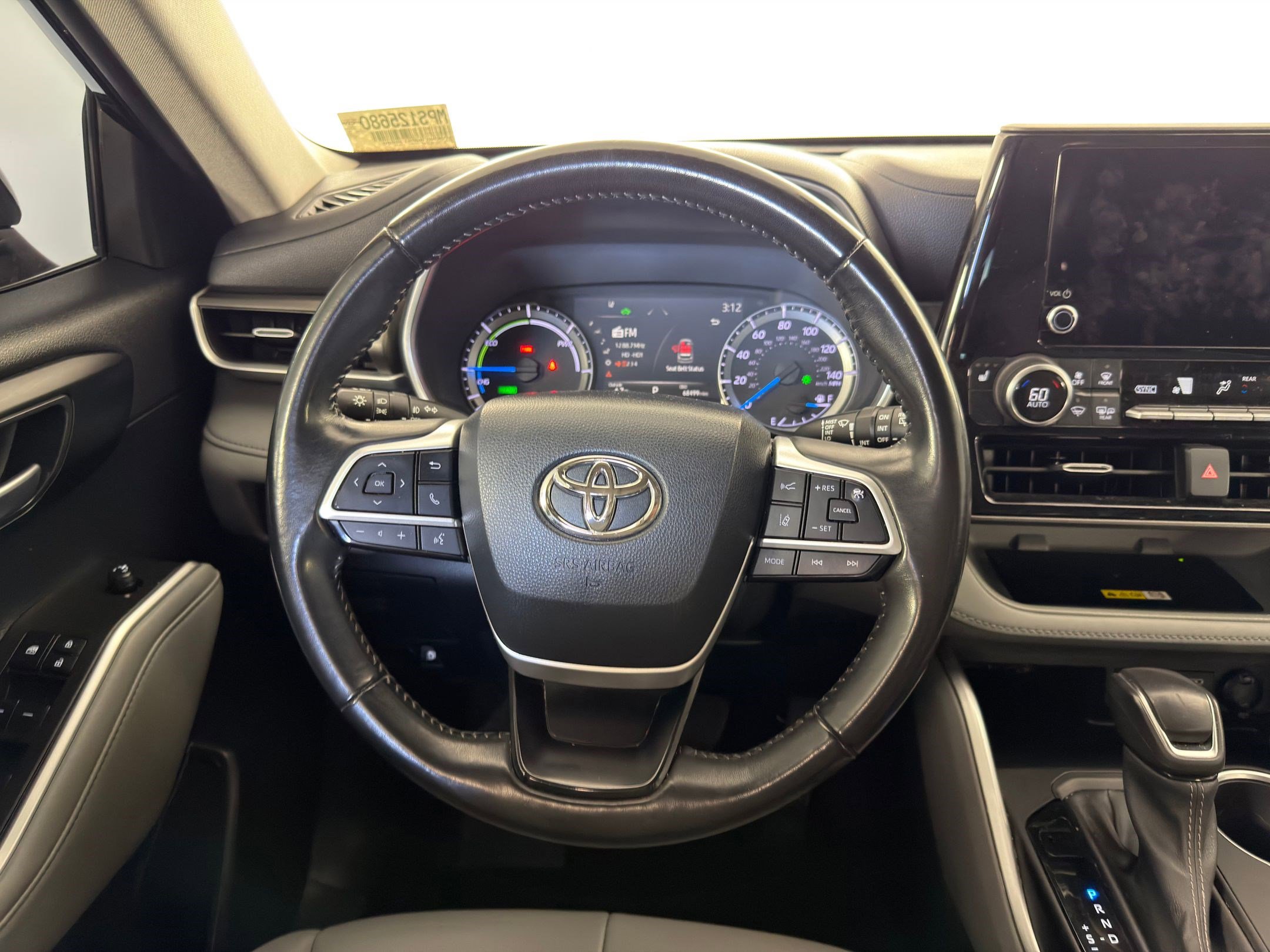 Used 2023 Toyota Highlander XLE image 29