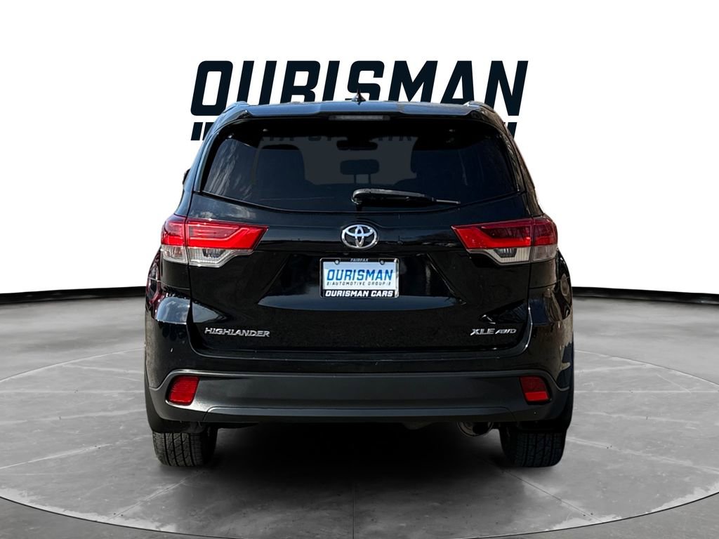 Used 2017 Toyota Highlander XLE w/ Carpet Mat Package image 5