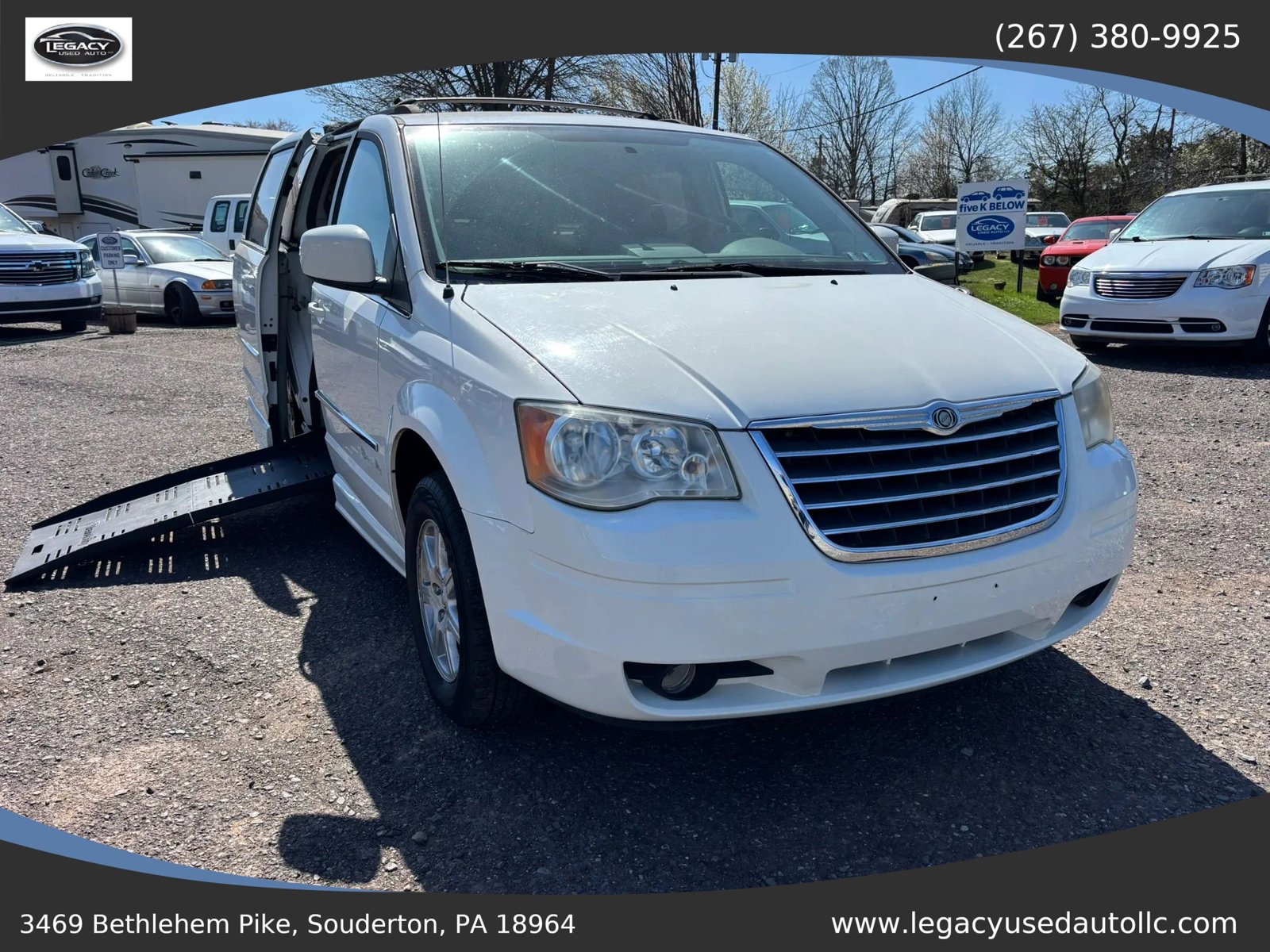 Used 2010 Chrysler Town & Country Touring FWD image 2