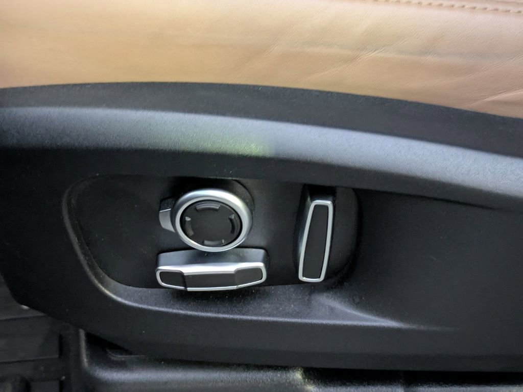 Used 2025 Land Rover Defender 130 S image 21