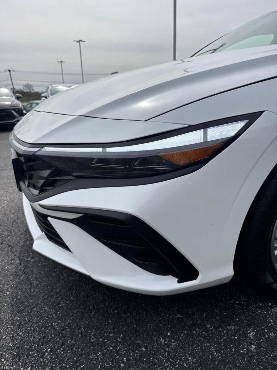 New 2026 Hyundai Elantra SE FWD image 16