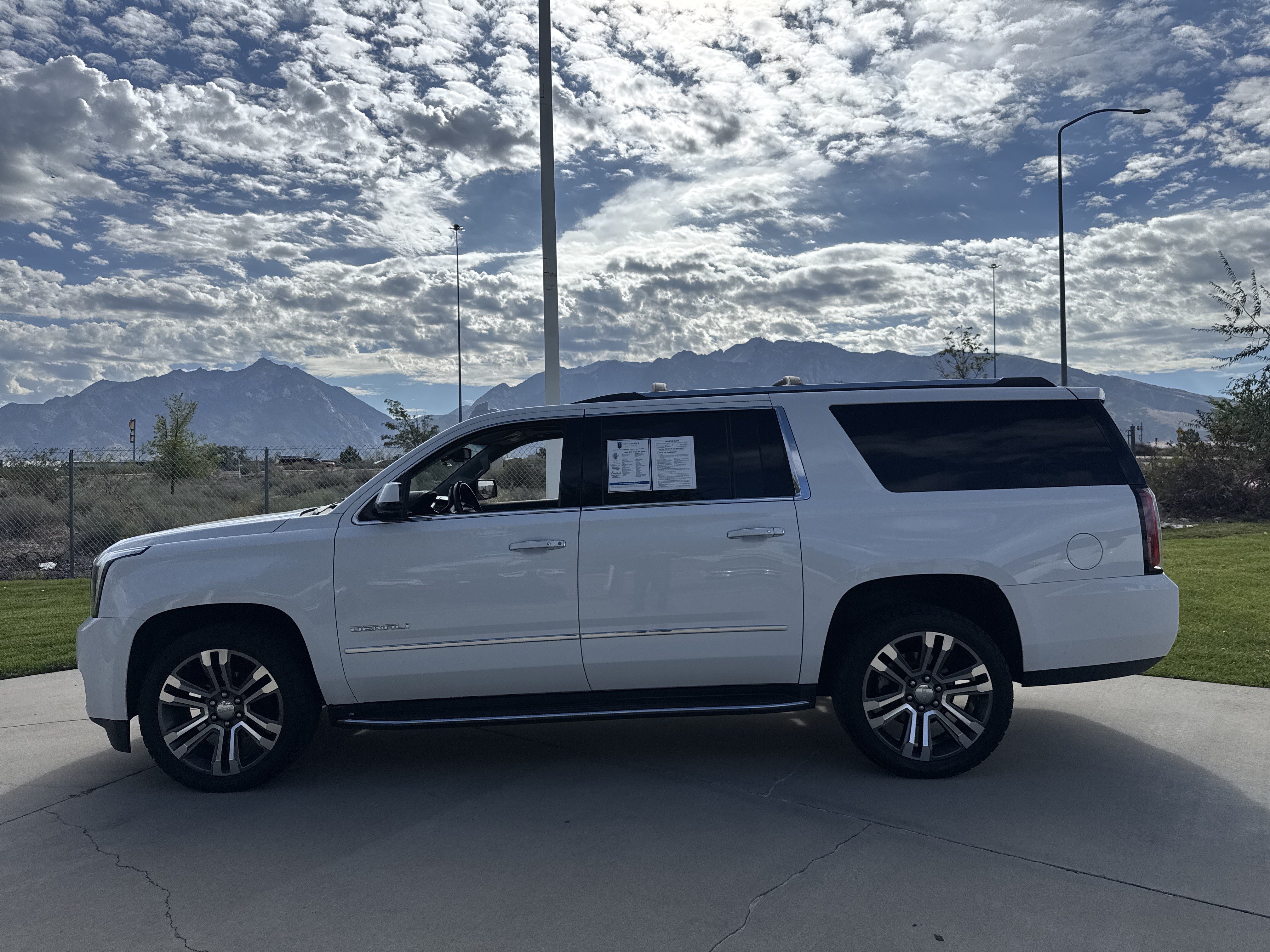 Used 2020 GMC Yukon XL Denali w/ Open Road Package AWD/4WD image 2