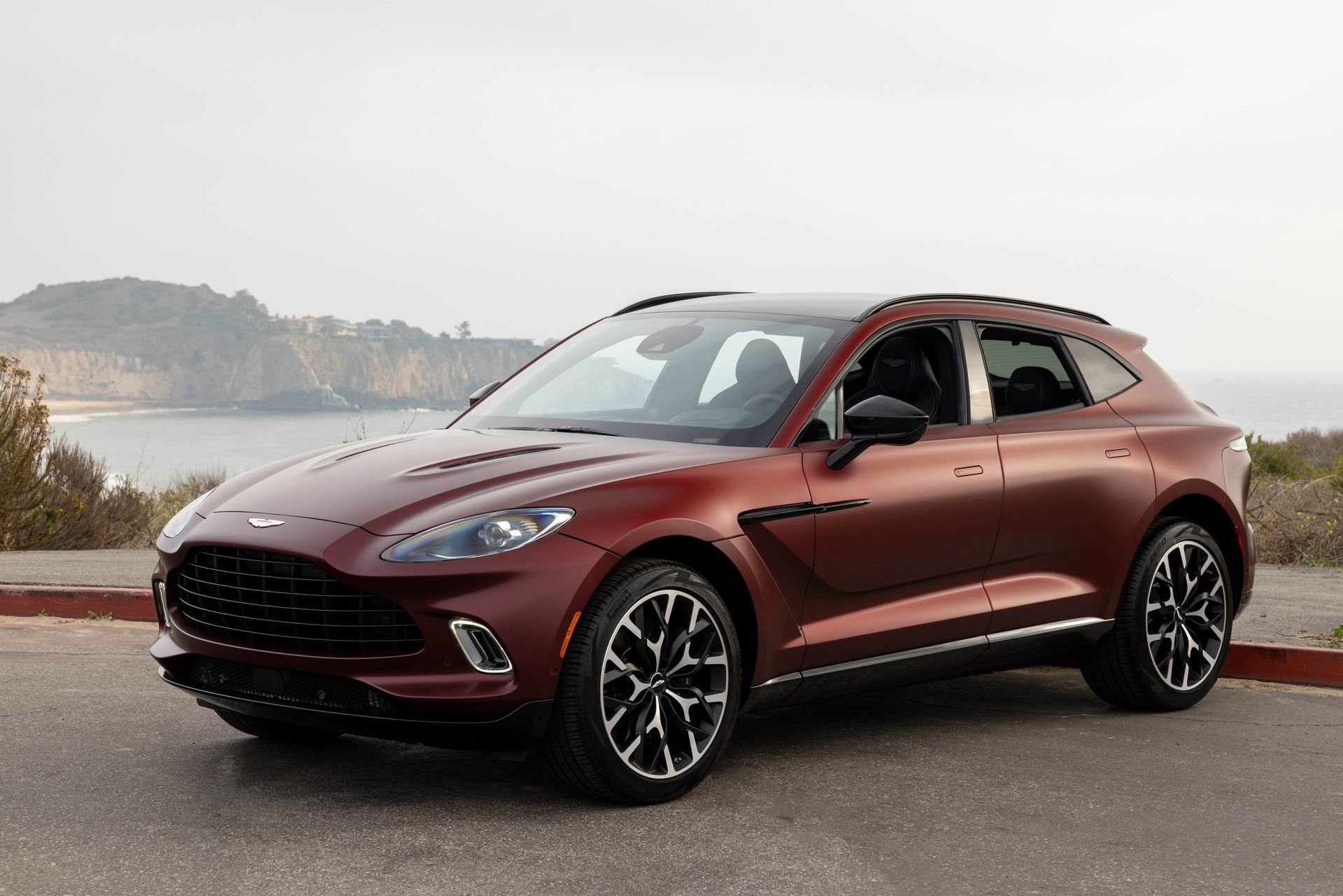 Used 2021 Aston Martin DBX AWD/4WD image 2