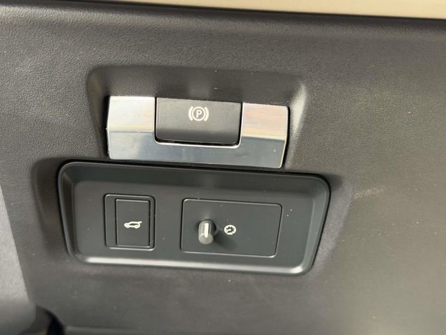 Used 2021 Land Rover Discovery Sport SE image 23