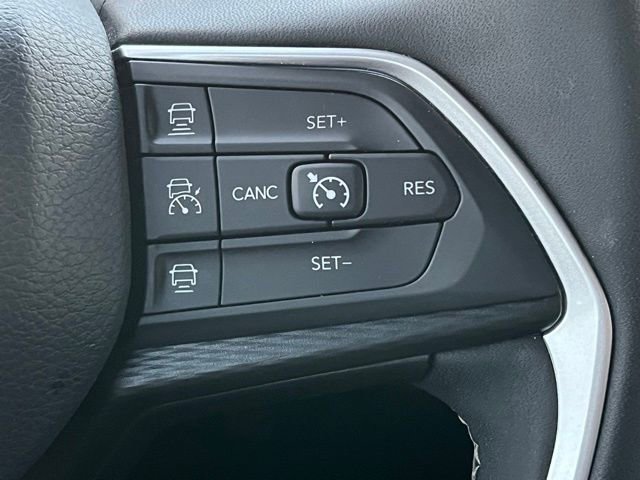 Used 2023 Jeep Grand Cherokee Laredo image 37