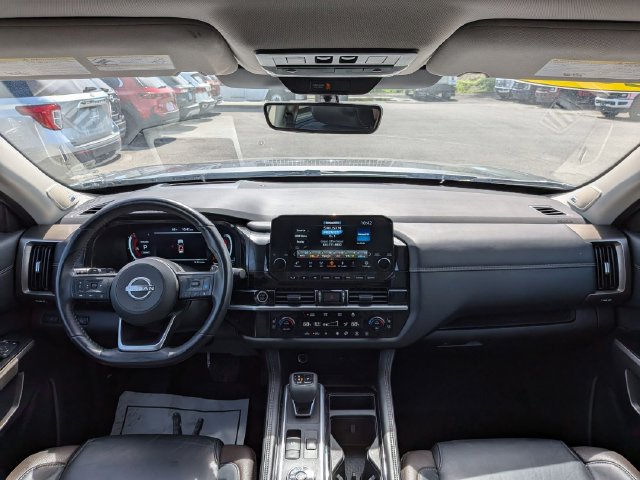 Used 2024 Nissan Pathfinder Platinum AWD/4WD image 17