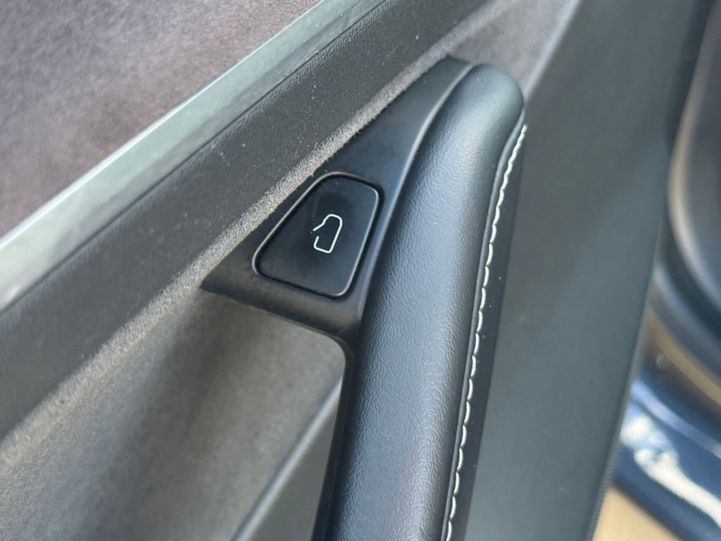 Used 2022 Tesla Model 3 Performance image 15