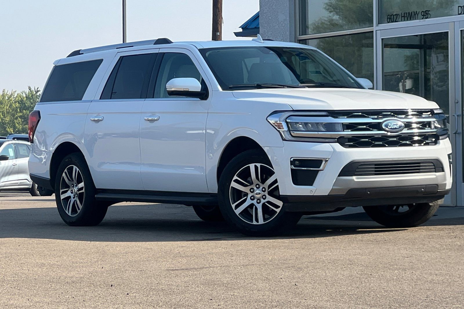 Used 2024 Ford Expedition Max Limited AWD/4WD image 2