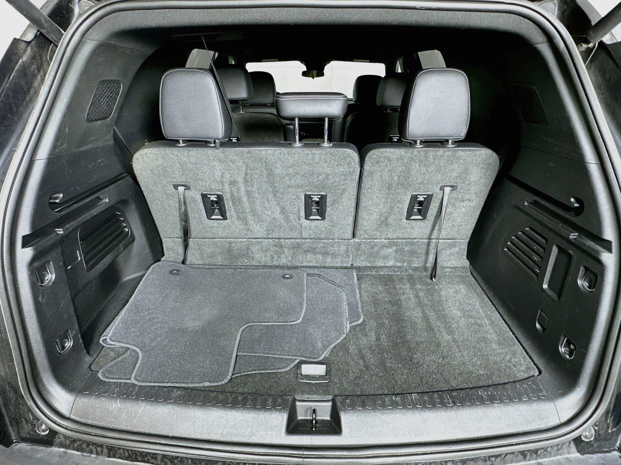 Used 2025 Chevrolet Traverse LT FWD image 29