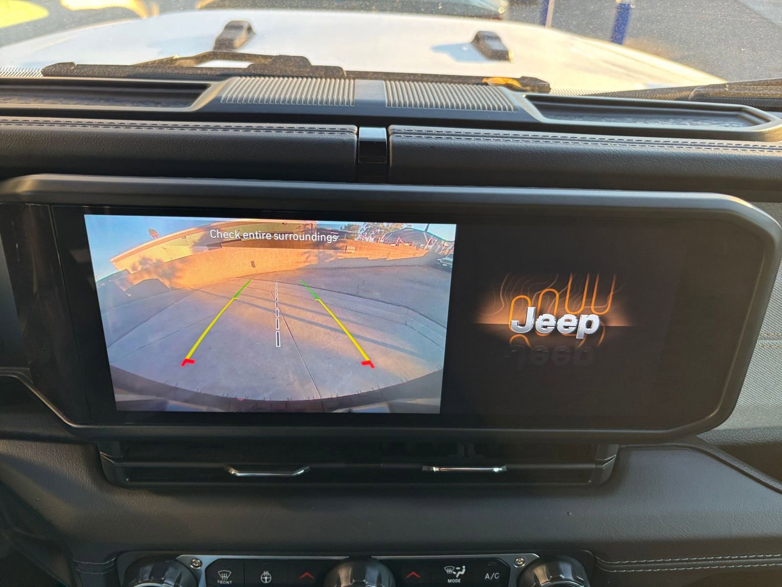 Used 2025 Jeep Wrangler Sahara image 17