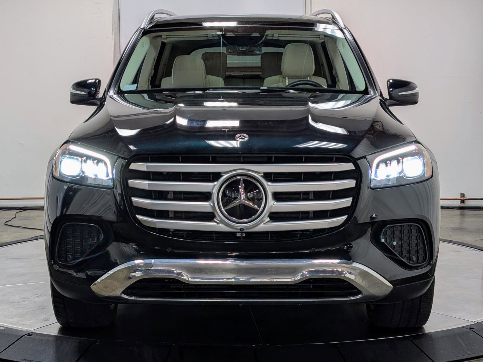 Used 2024 Mercedes-Benz GLS 450 4MATIC image 3