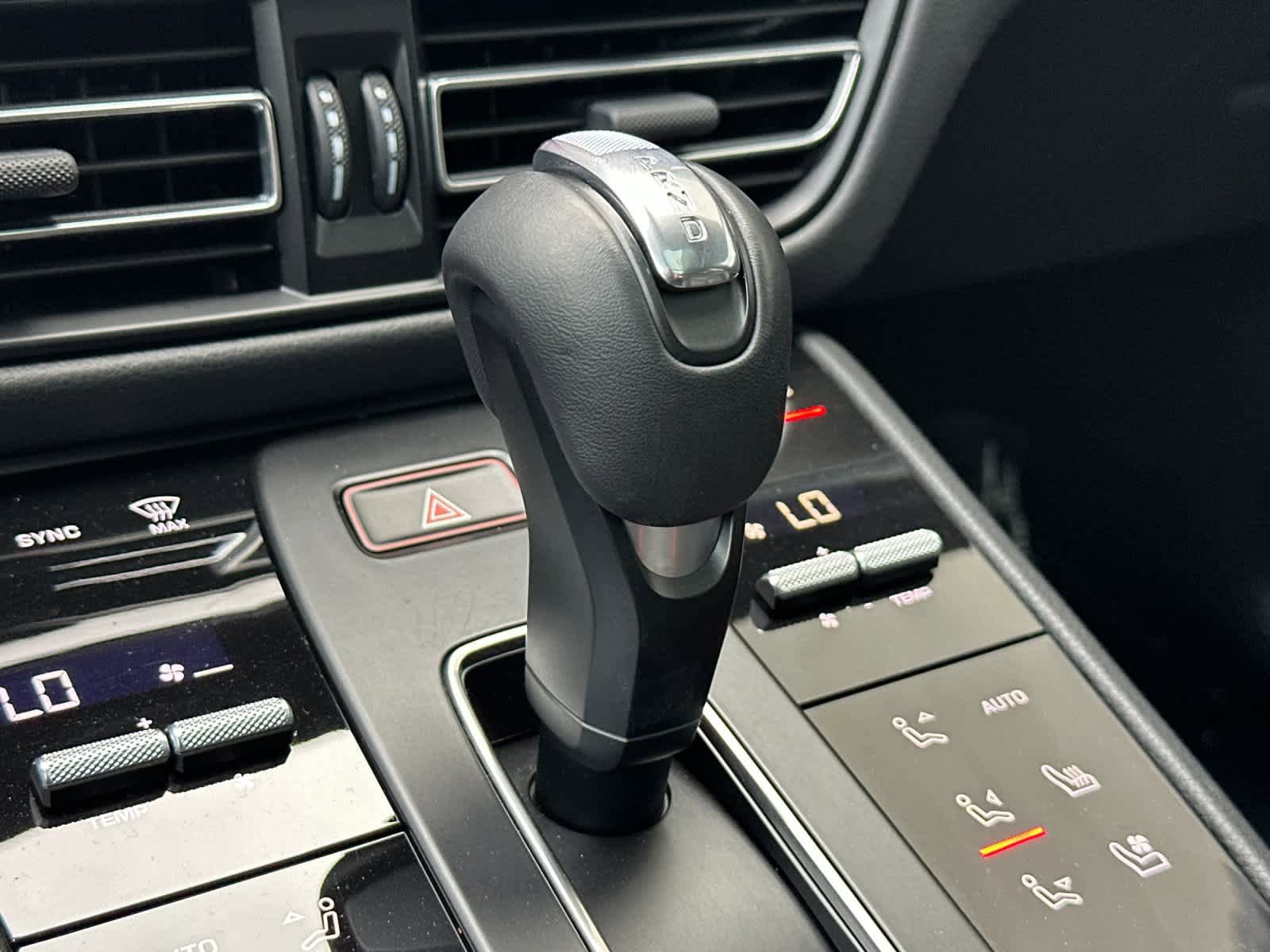 Certified 2025 Porsche Macan AWD/4WD image 24