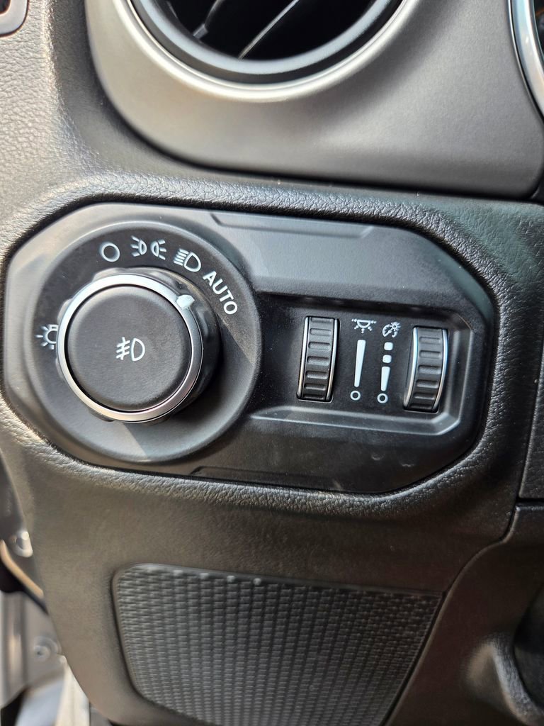 Used 2020 Jeep Wrangler Unlimited Sport AWD/4WD image 27