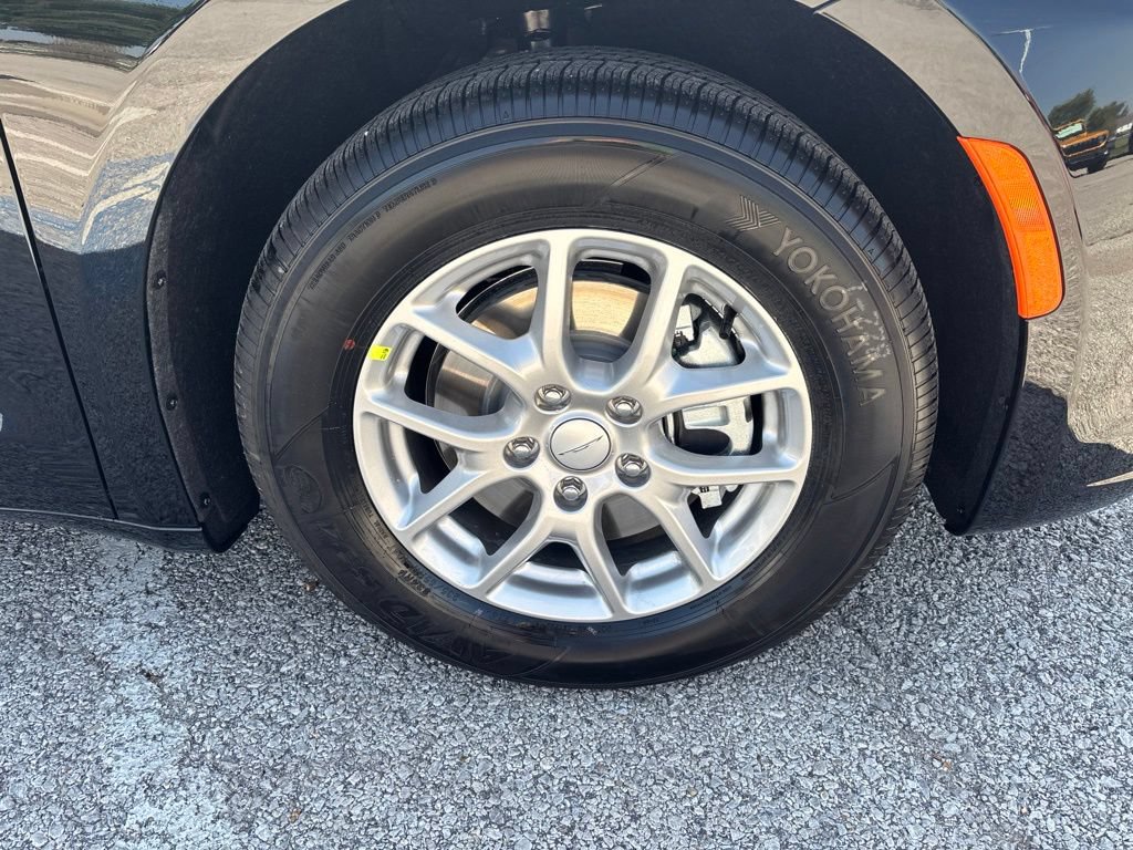 New 2027 Chrysler Pacifica Select FWD image 14