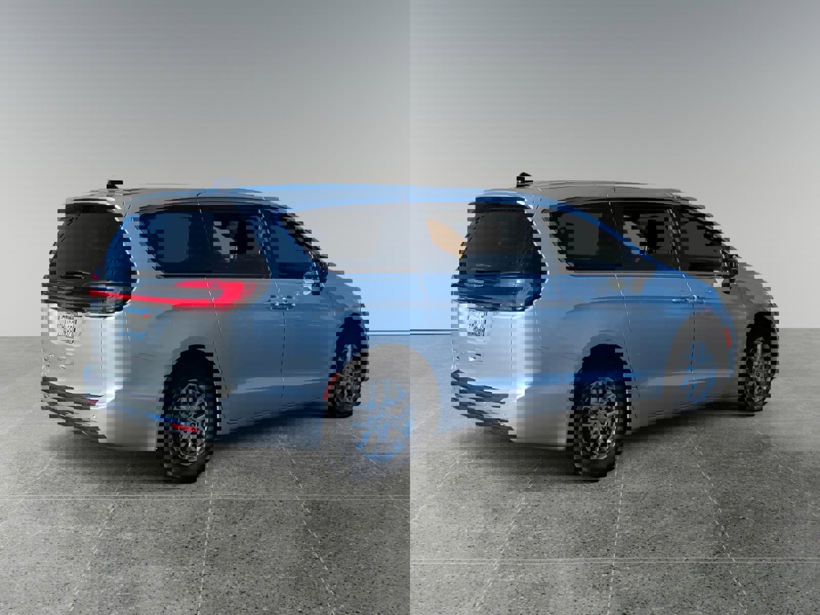 Used 2024 Chrysler Pacifica Touring image 6