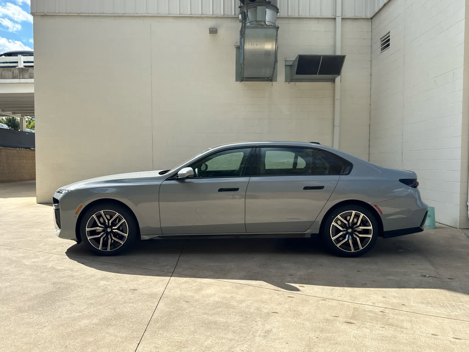 Used 2026 BMW 740i xDrive w/ Premium Package image 5