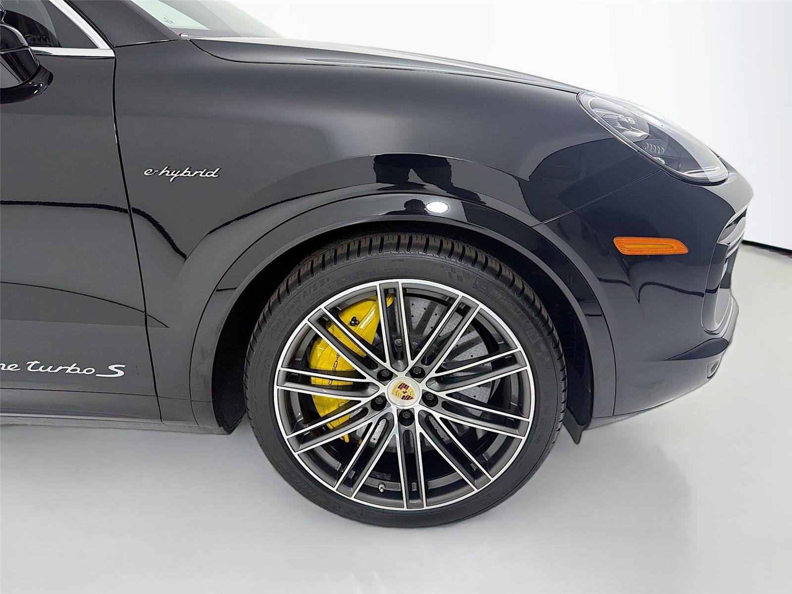 Used 2023 Porsche Cayenne Turbo S AWD/4WD image 9