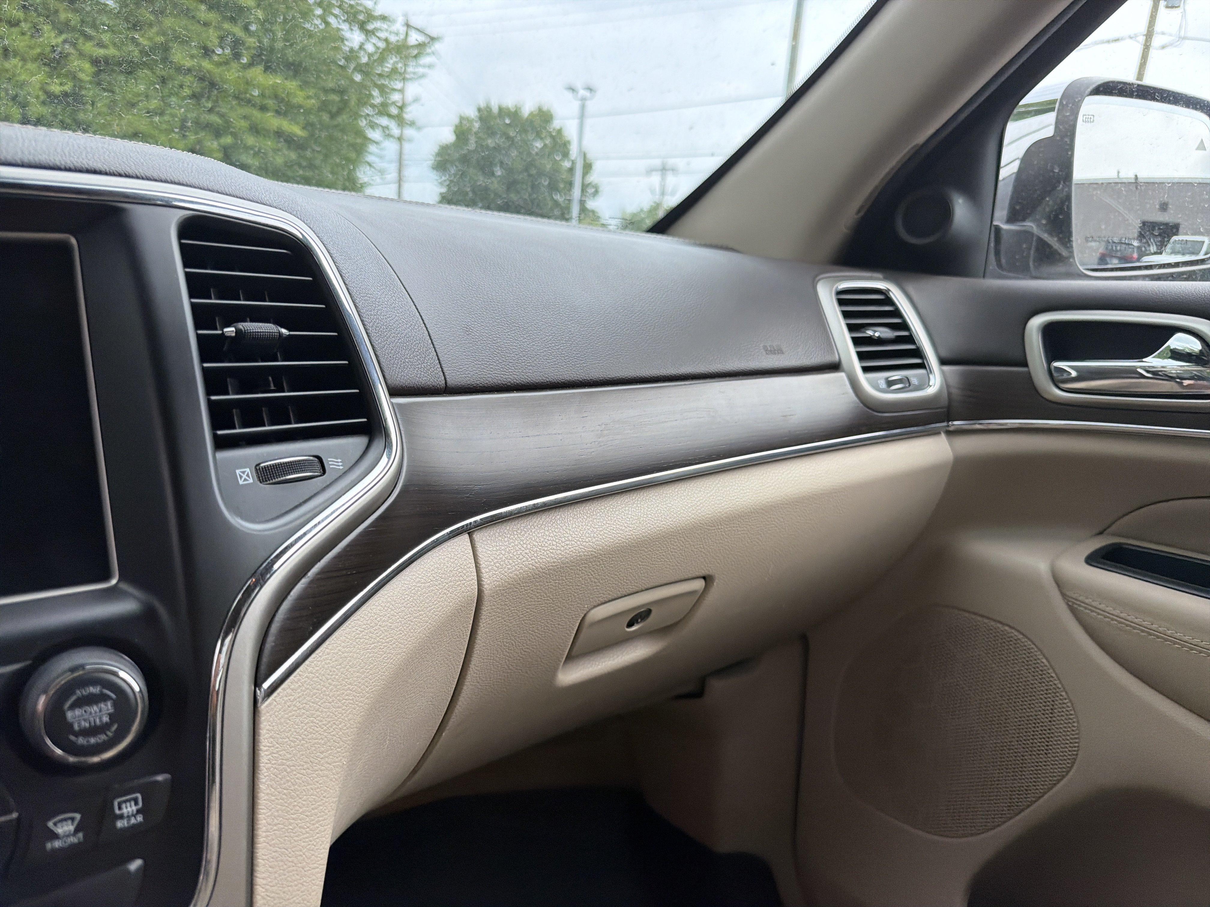 Used 2015 Jeep Grand Cherokee Overland w/ Advanced Technology Group AWD/4WD image 55